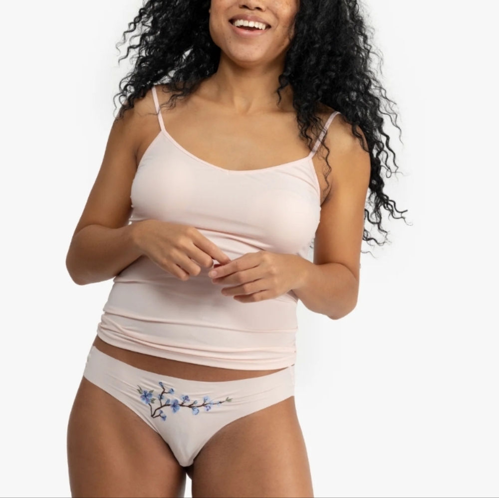 NWT Uwila Warrior Soft Seamless Embroidered Thong - Rose quartz - Picture 3 of 8